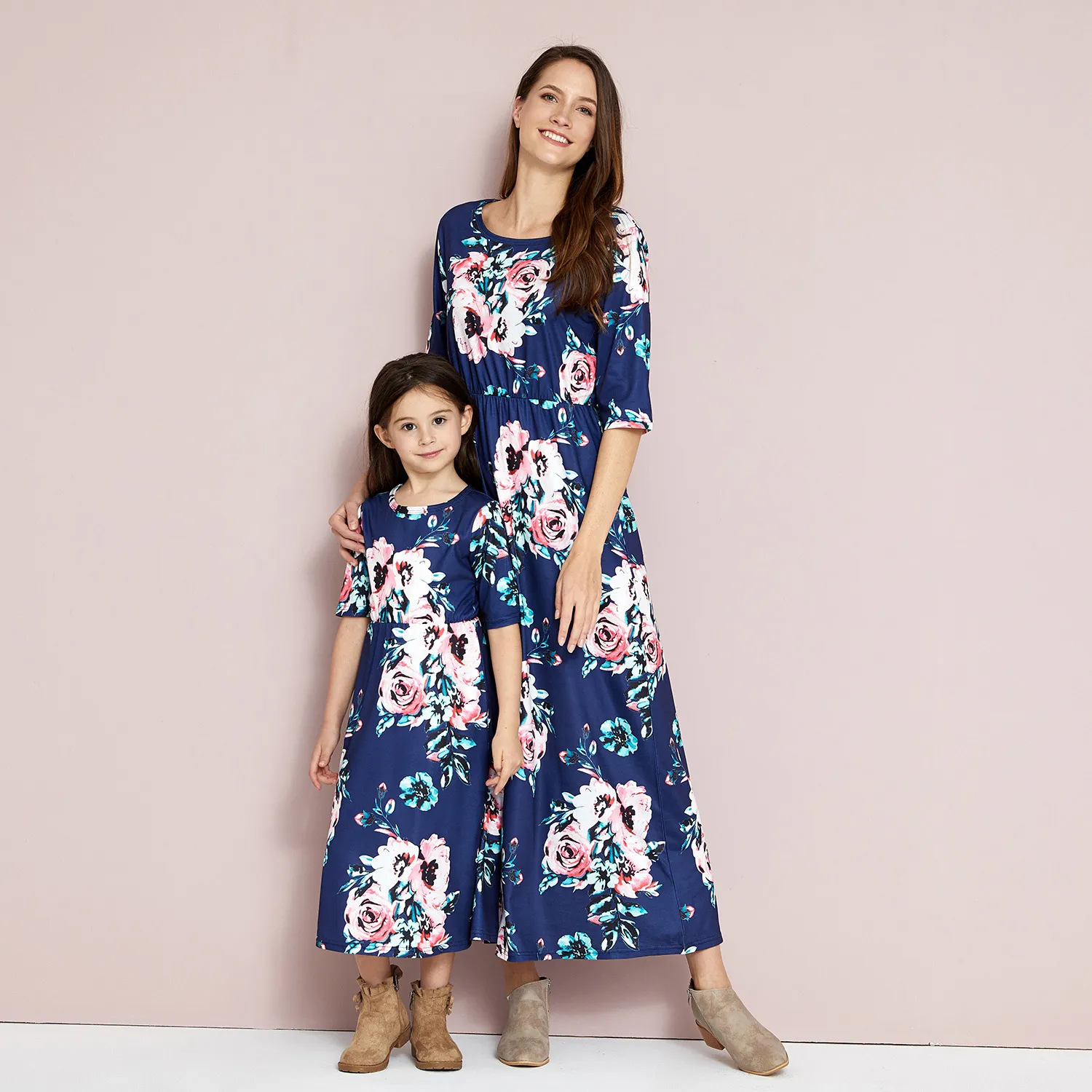 Ny blomma tryckt mor älskling dotter matchande klänning mode blommig ruffle förälder-barn tryck klänning mamma mig matchande outfits s468