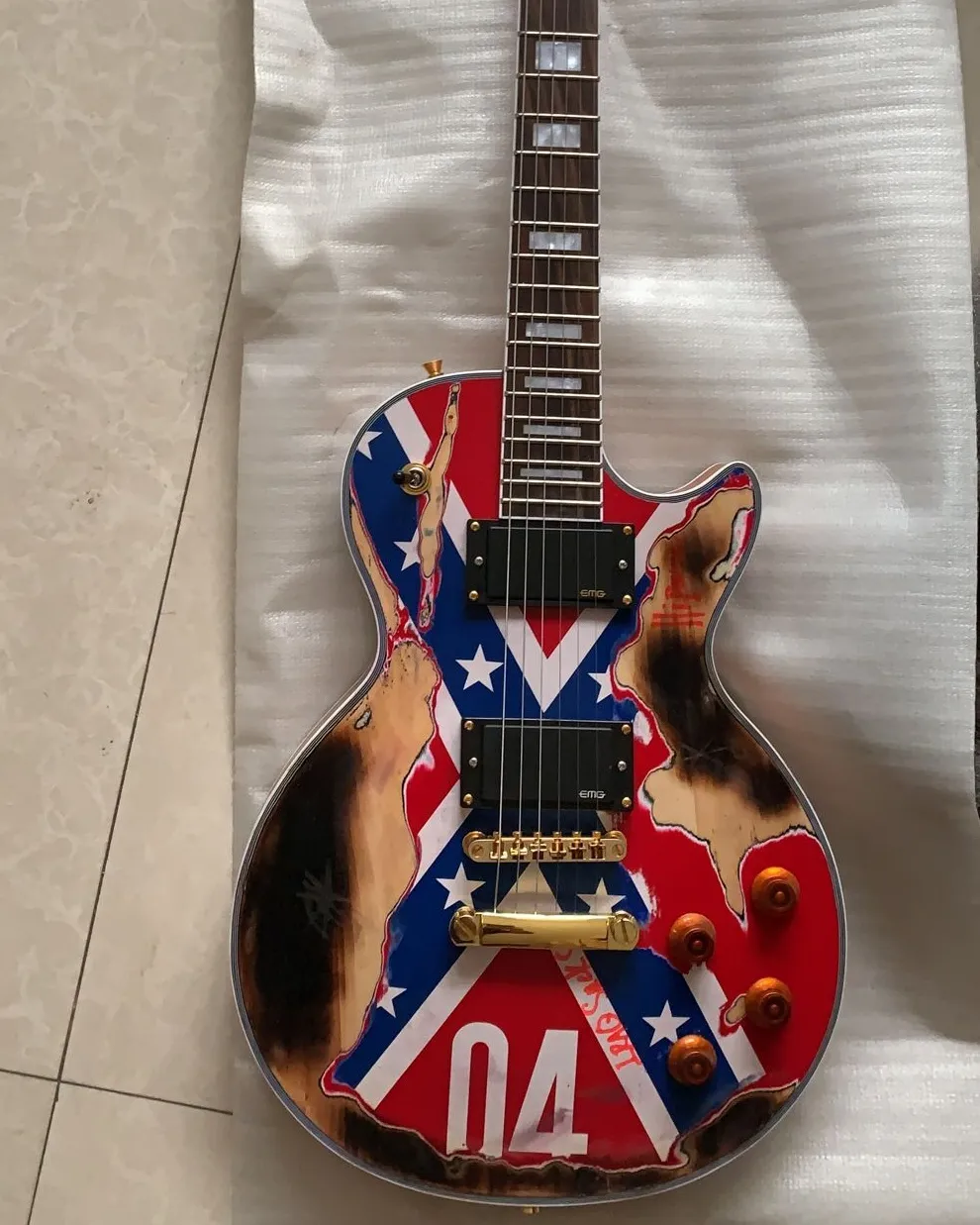 Custom Shop 1959 ZAKK WYLDE REBEL FLAG 04 VOS Signature Corpo in mogano per chitarra elettrica, manopole Zakk dorate China Made Guitars Spedizione gratuita