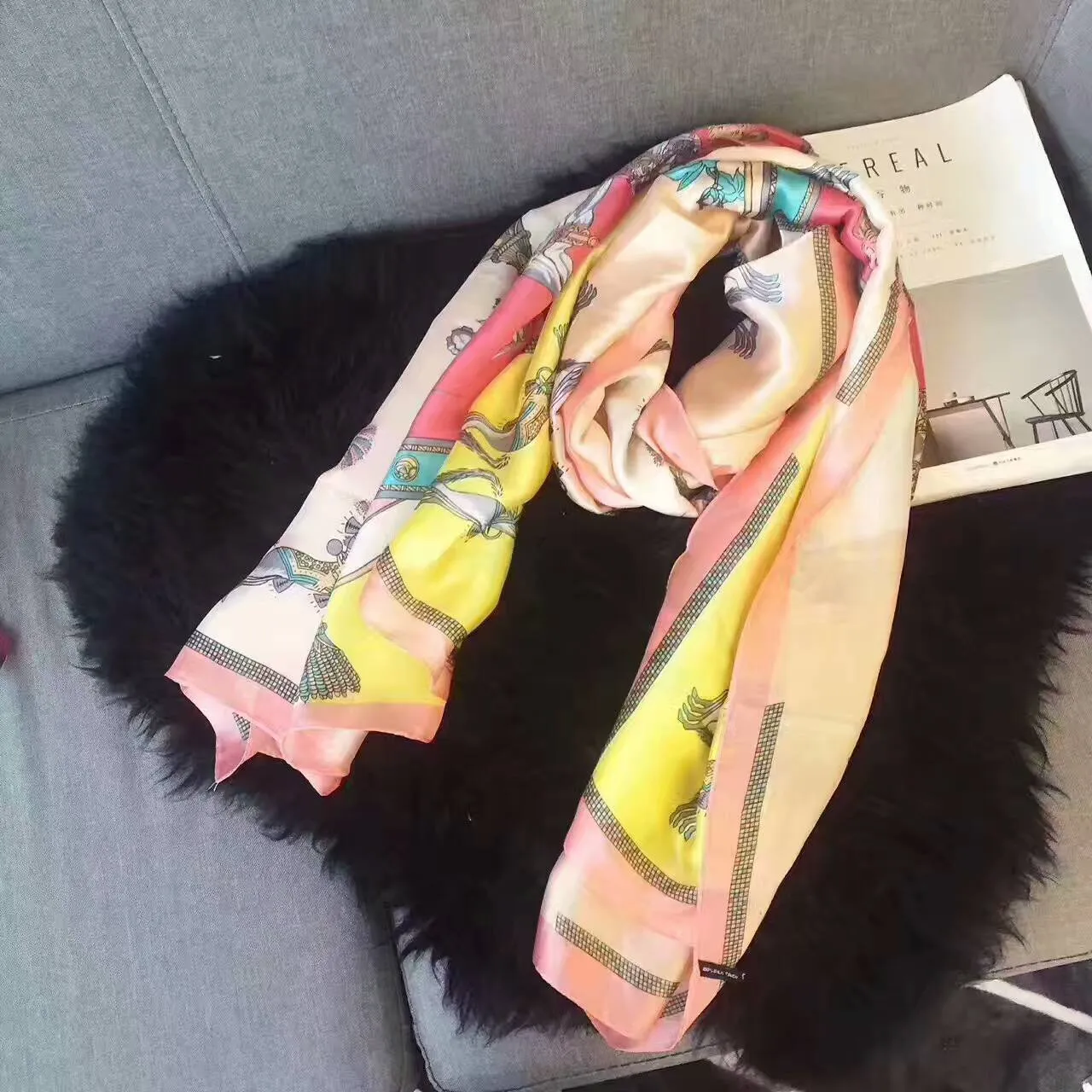 Nyaste högkvalitativa 100% sidenscarf mode damscarfs berömda designer LONG Shawl Wrap halsdukar utan box