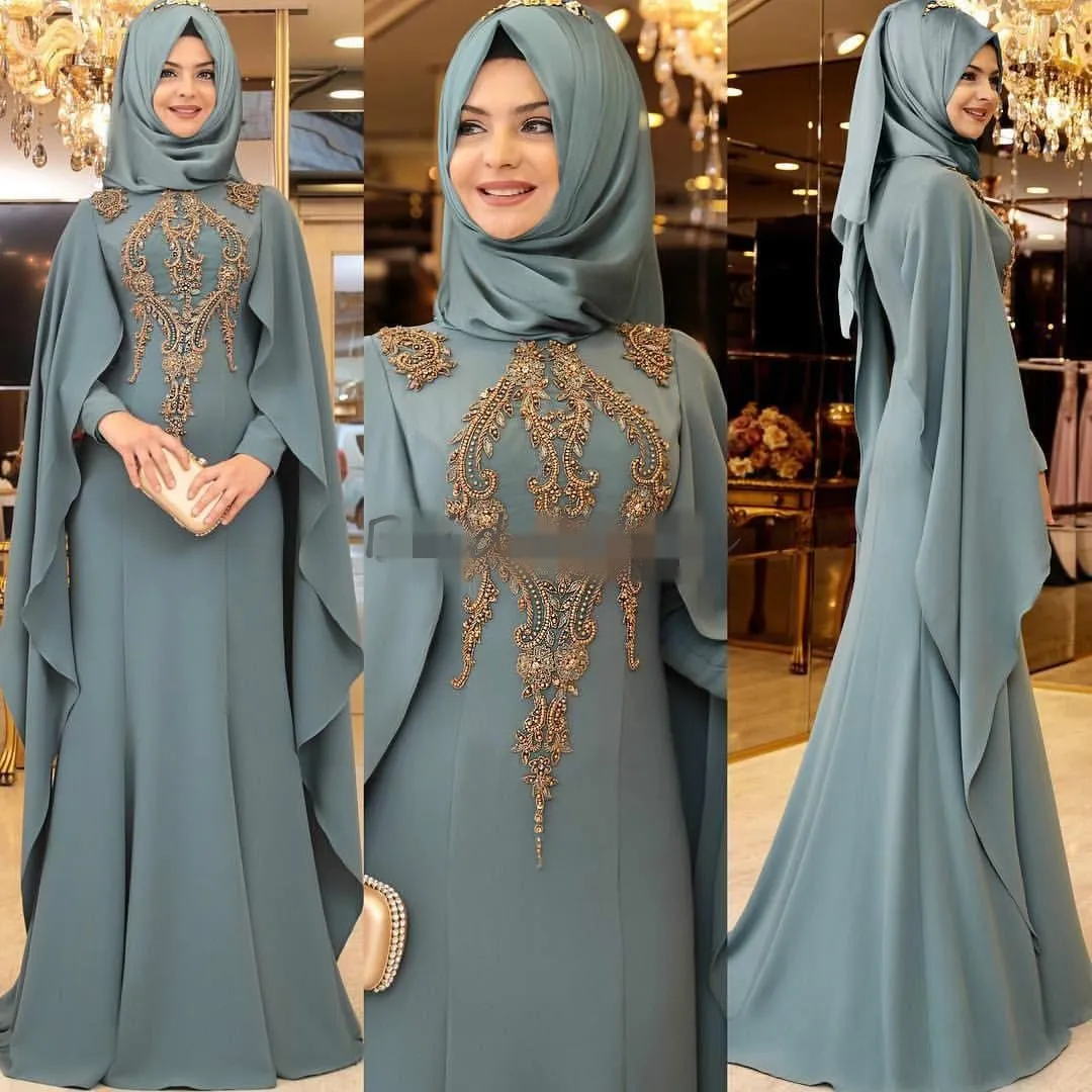 2021 Dubai Muslim Aftonklänningar med Cape Långärmade Guld Lace Applique Beaded Sweep Train Custom Made Formal Prom Party Gowns