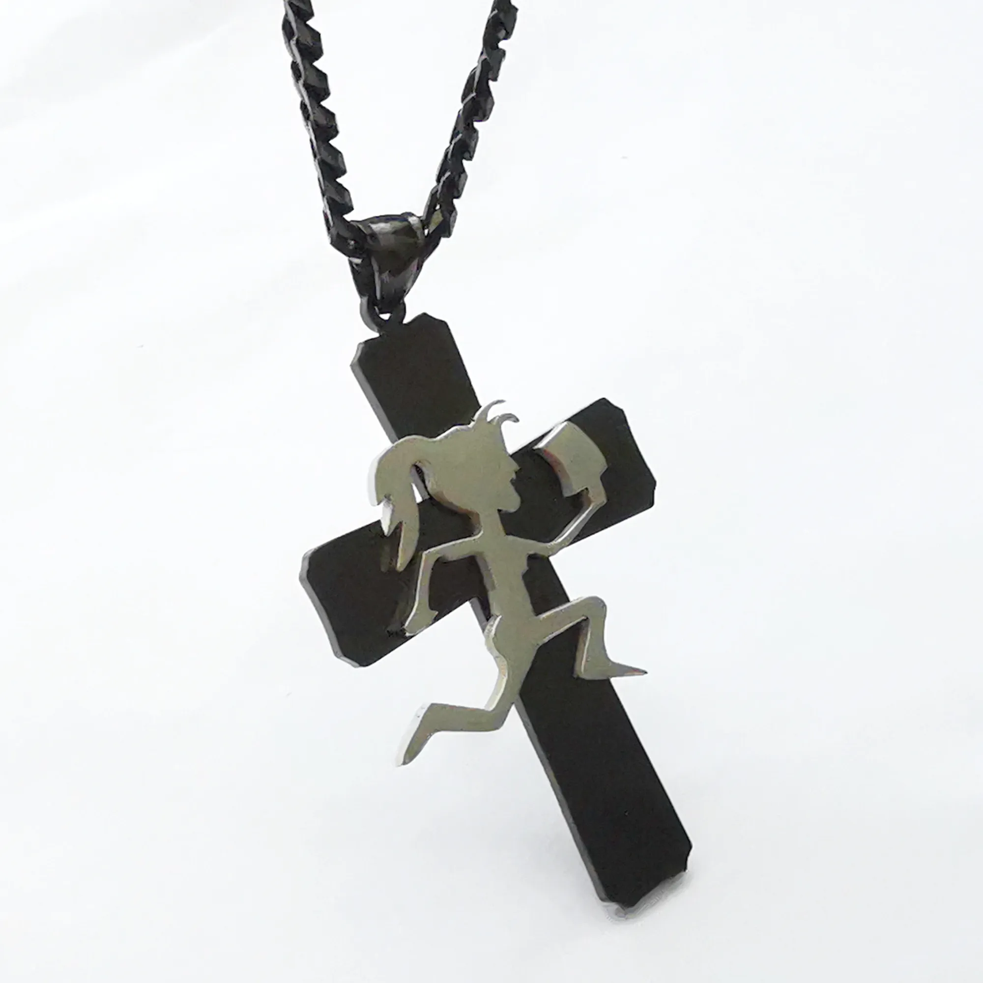 Charm Insane Clown Posse Twiztid Large croix noire Hatchetman Hatchet femmes ICP Hatchet Pendentif en acier inoxydable Collier Gourmette 5mm 24''