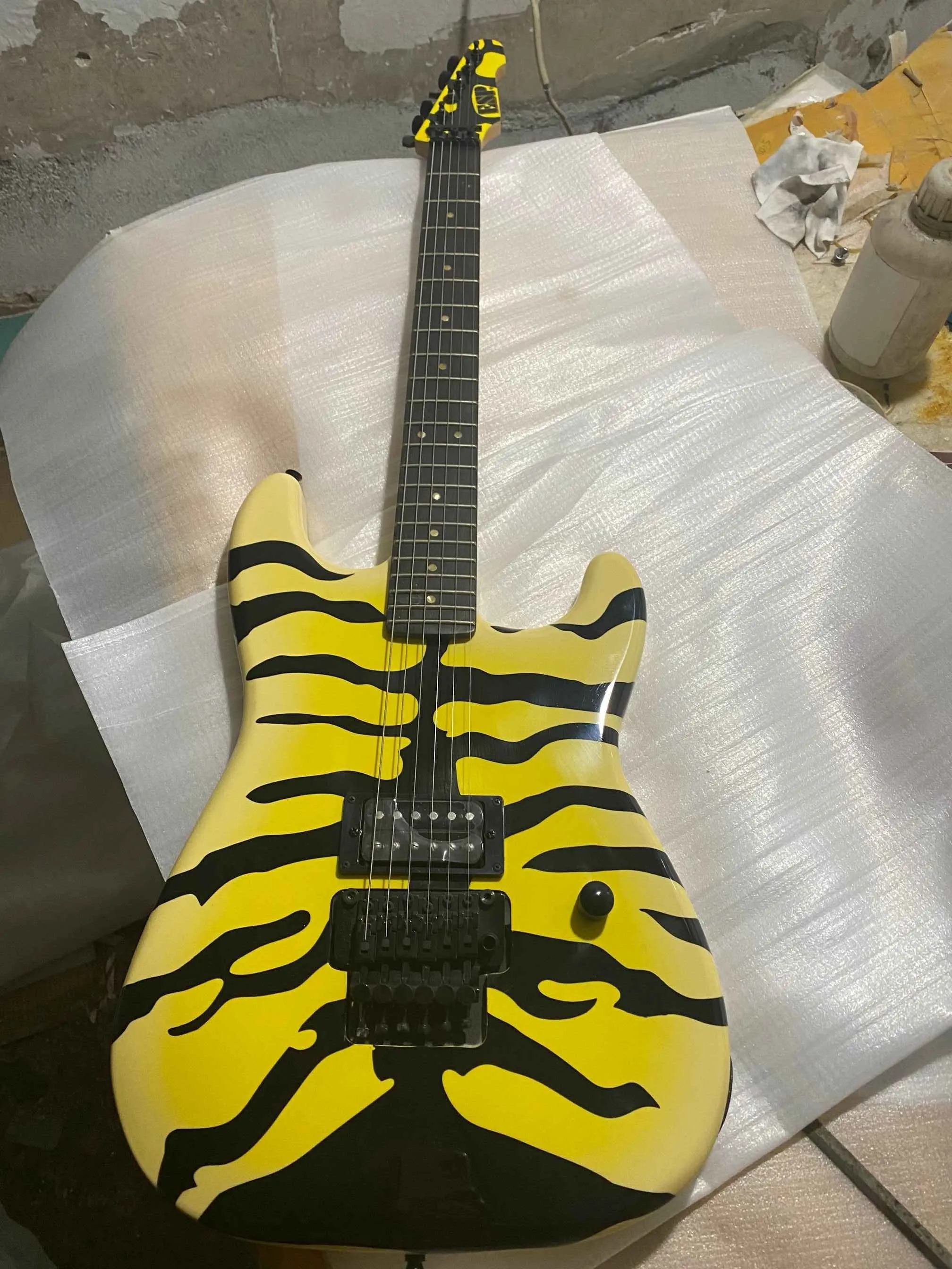 GL 200MT George Lynch Electric Guitar Yellow Tiger Graphic, Floyd