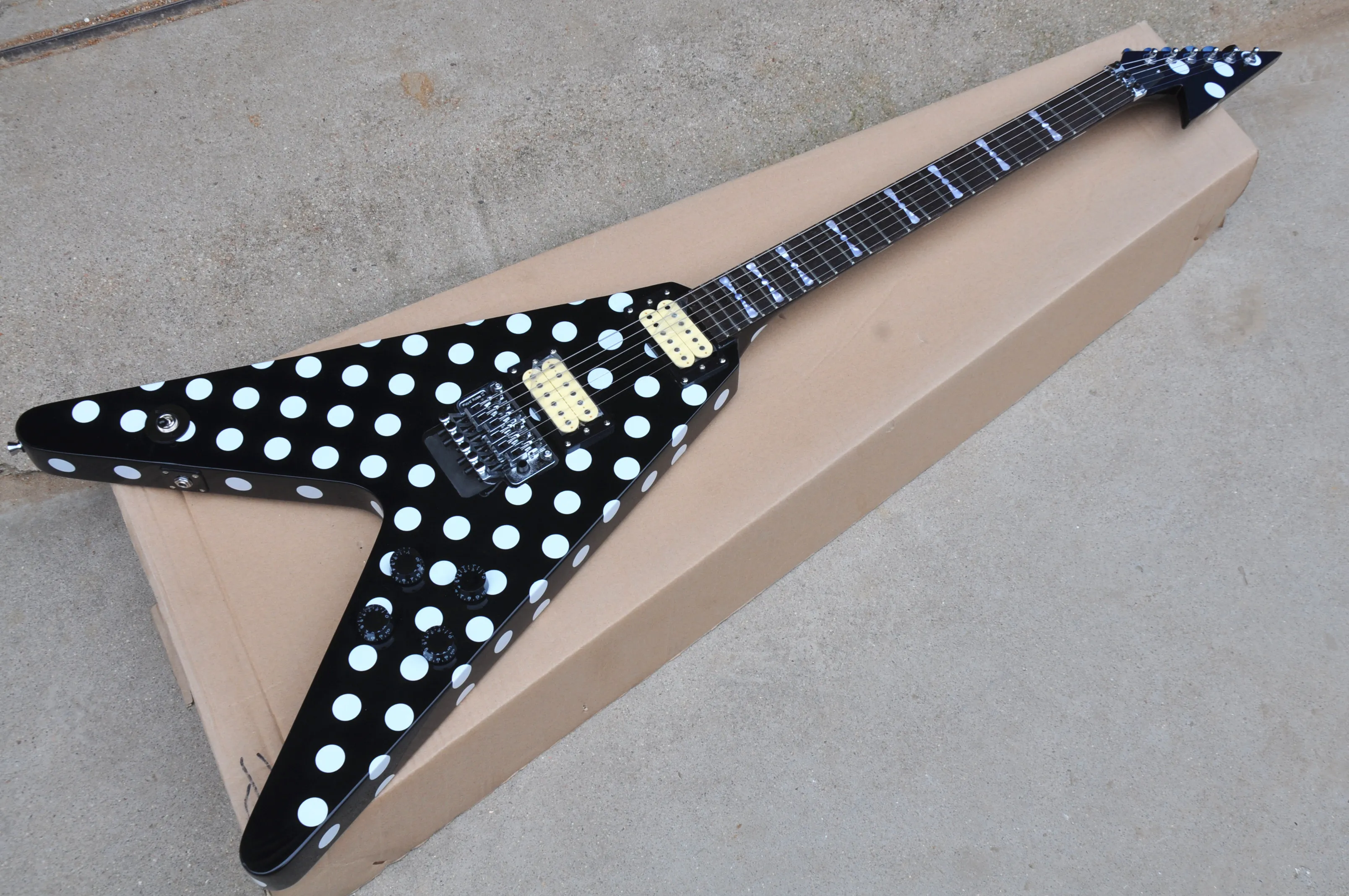 free randy rhoads signature flying v duplex vibrato guitare électrique finition à pois top chine guitare