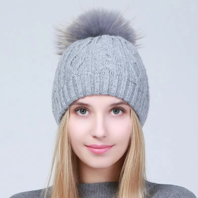 Hiver tricoté laine femmes chapeaux naturel fourrure de raton laveur pompon casquettes femme chaud chapeau Double couche épais bonnets pour les filles