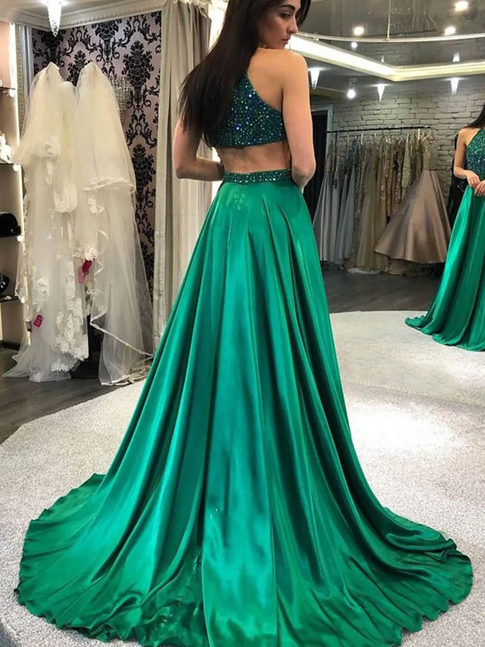 Nuevos vestidos de fiesta verdes A-Line Halter Satin Beaded Backless Party Maxys Vestido largo de fiesta Vestidos de noche de graduación Robe De Soiree301H