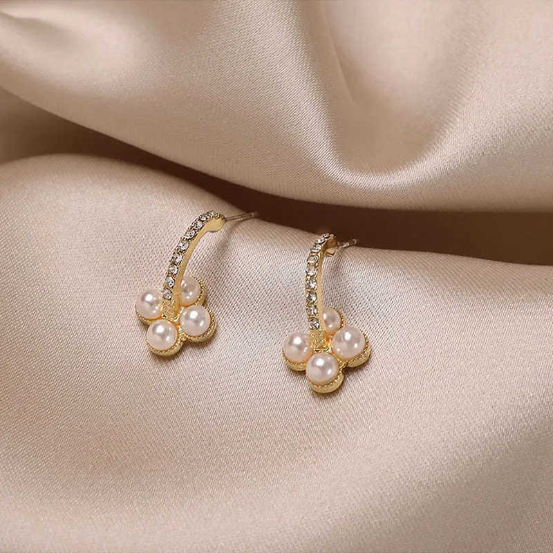 Boucles d'oreilles japonaises et coréennes Nouveau Style Boucles d'oreilles en diamant Mode Douce Perle Fleur Tempérament Polyvalent Français Boucles D'oreilles En Gros