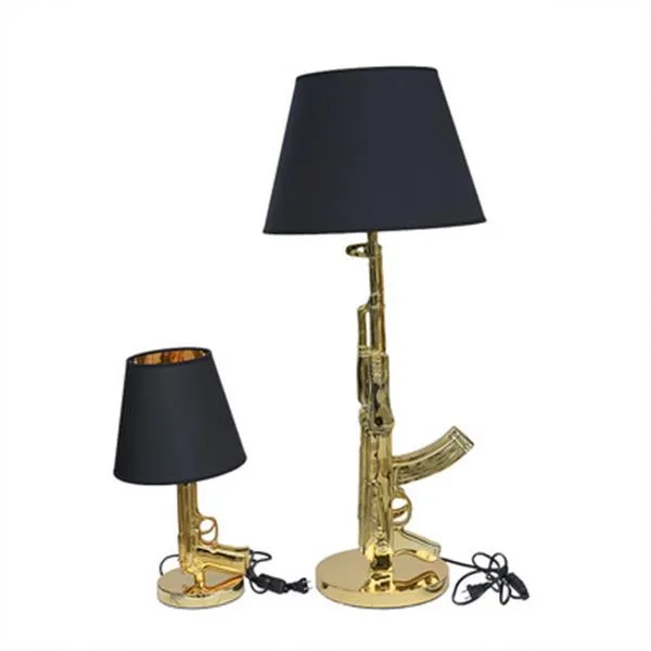 Guldpläterad Pistol Bordslampor Hotell Bedside Lampa Kreativ personlighet AK47 Long Gun Value Desk Lights Night Lamps