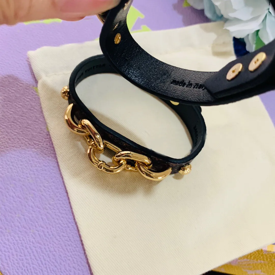 Europe America Fashion Lady Women Print Letter Flower Pattern Engrave V Letter Gold-colour Leather Twist The Chain Bracelets Bangle M6529E