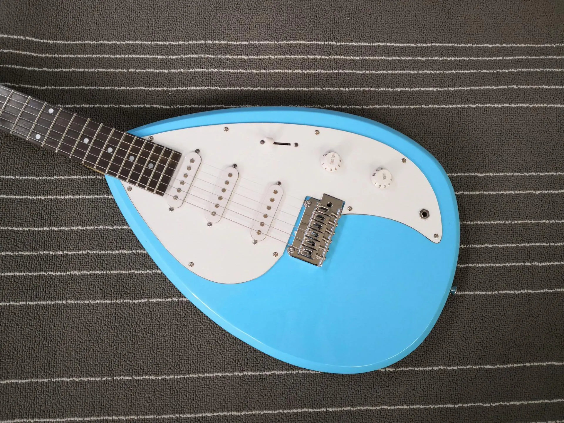 Rare VOX Mark III azul teardrop guitarra luz azul Brian Jones 3 Single Coil Pickups Chrome Hardware transporte Factory Outlet gratuito