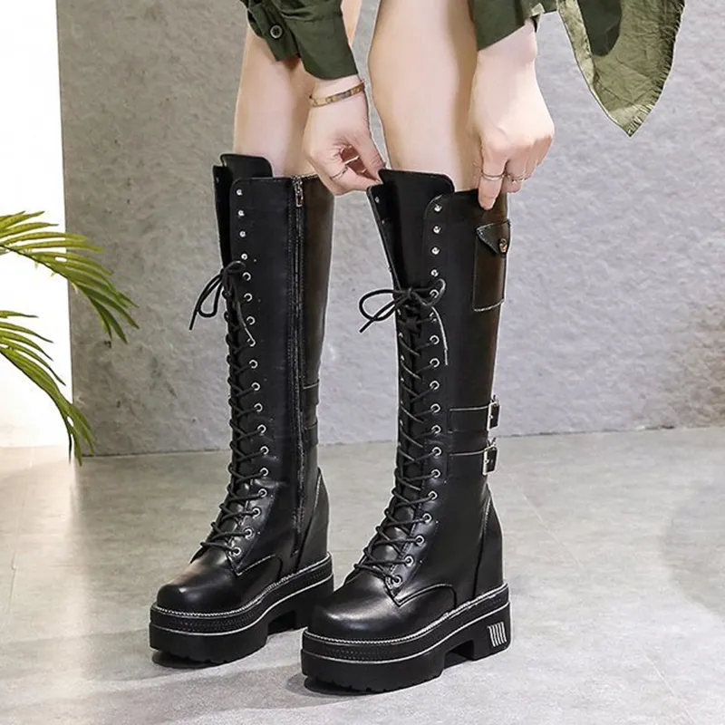 Bross Cross Brap Colulsy Platform Boots Женские Двойные пряжки Высокие каблуки Гробные Сапоги Женщины PU Кожаные Длинные Ботас