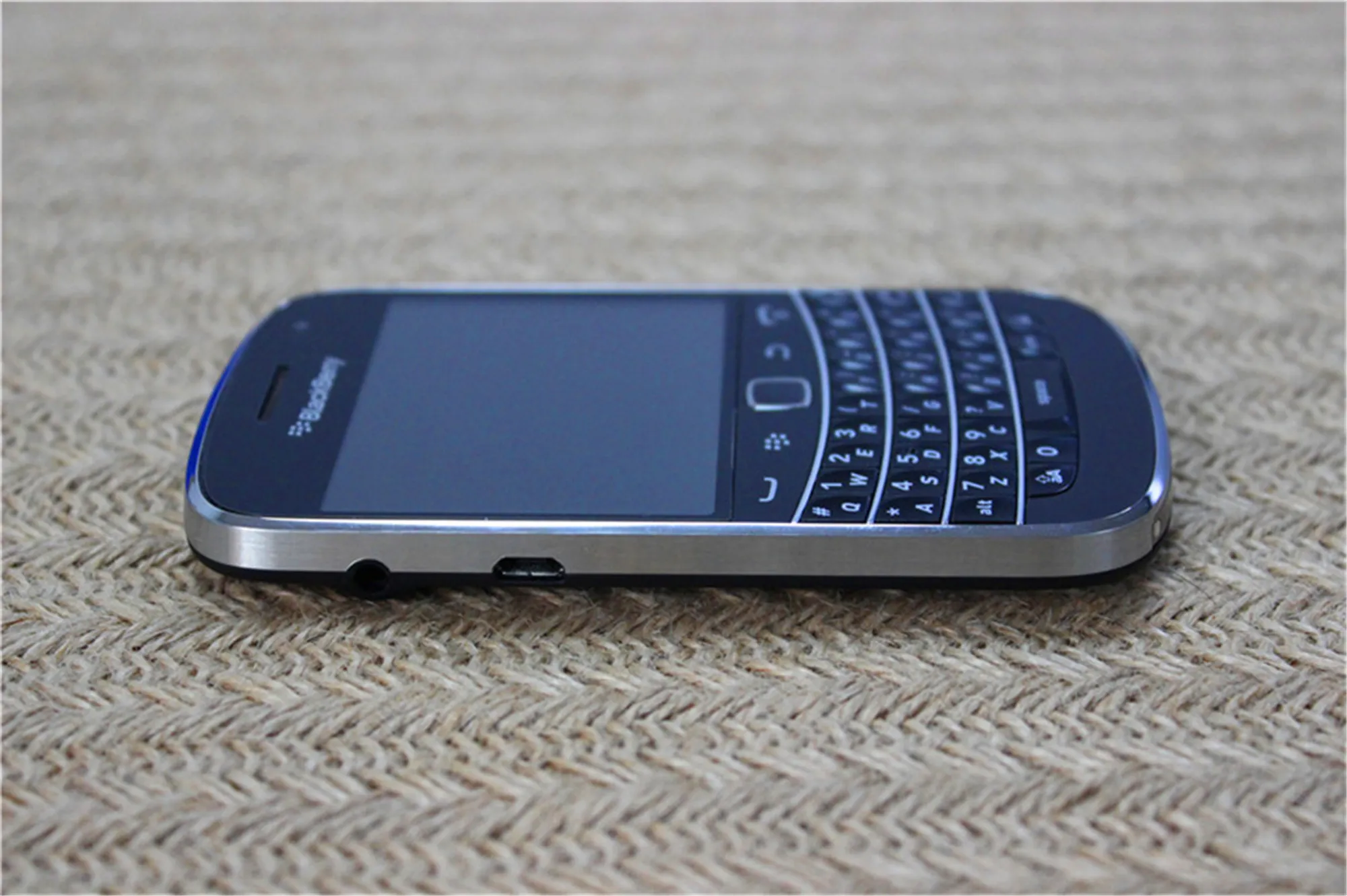 Android F9900（BlackBerry 9900 復刻デザイン） Original Unlocked BlackBerry Bold Touch 9900 Mobile Phone 8GB 3G