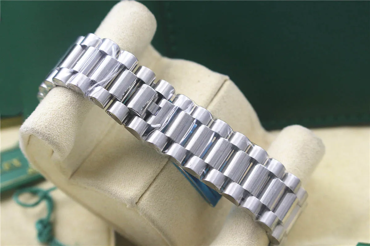 2020 new dual-calendar men`s mechanical watch, silver body, bezel set with diamonds, multiple color dials available