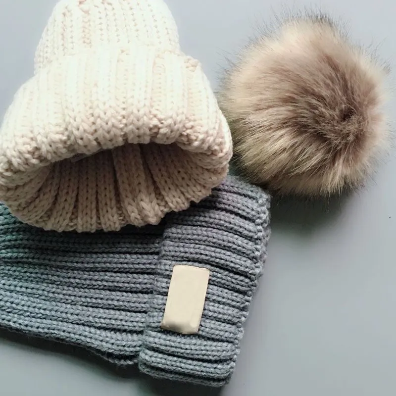 Moda çocuklar örme kap kış sıcak şapkalar büyük top yün şapka sevimli bebek taklit rakun saç 6 renk 2-12 yaş için