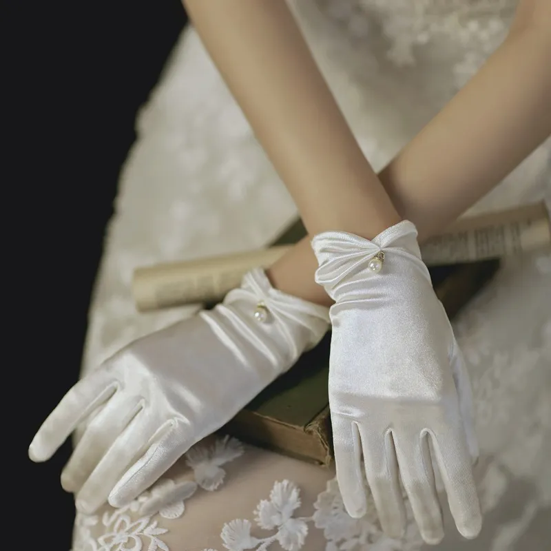 Gants de mariée en satin élégants ivoire 2021, doigts complets courts perlés pour invités de mariage, gants courts de demoiselle d'honneur, accessoires pour femmes, longueur de poignet AL6947