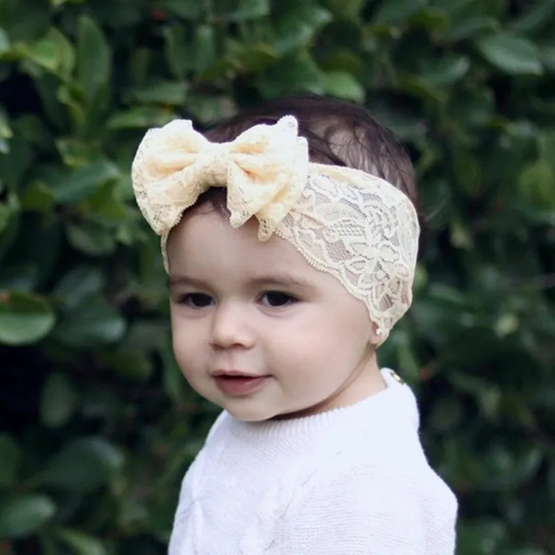 Bandeau bébé fille or avec nœud pour coiffure de princesse