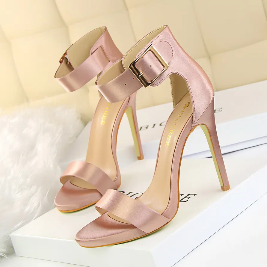 ASOS DESIGN Henning premium leather mid heeled sandals in mint | ASOS