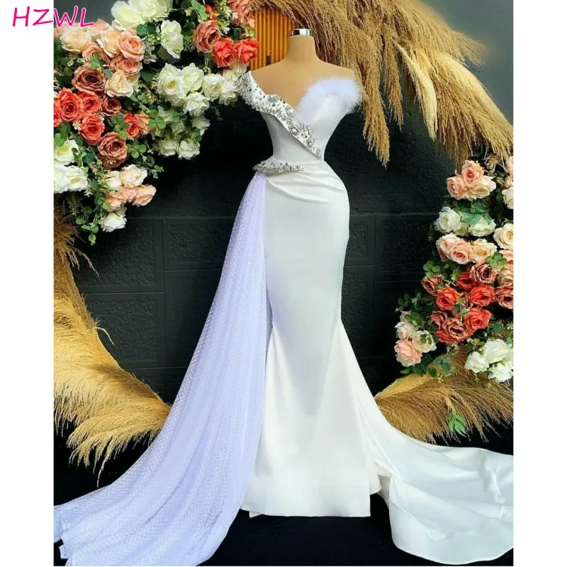 2021 Арабский Белый кристаллический Вечерние платья с длинным шлейфом перо Beads Русалка платье без рукавов Роскошные Robe De Soiree
