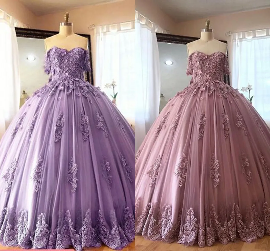 2021 Modern Purple Prom Quinceanera Klänningar Bollklänningar Handgjorda Blommor Lace Applique Av Axel Lace-Up Sweet 15 Klä Lång