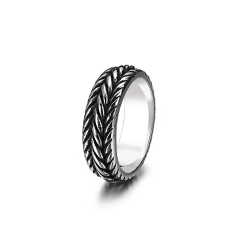 Cool Retro Anillo de acero inoxidable para hombres Diseño trenzado Anillo de banda punk de 7 mm de ancho