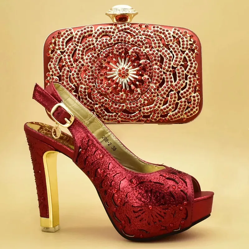 Senaste Design African Women Wedding Shoes And Bag Set Dekorerad med Rhinestone Matchande Italiensk Sko Och Väska Set Sexy Heels