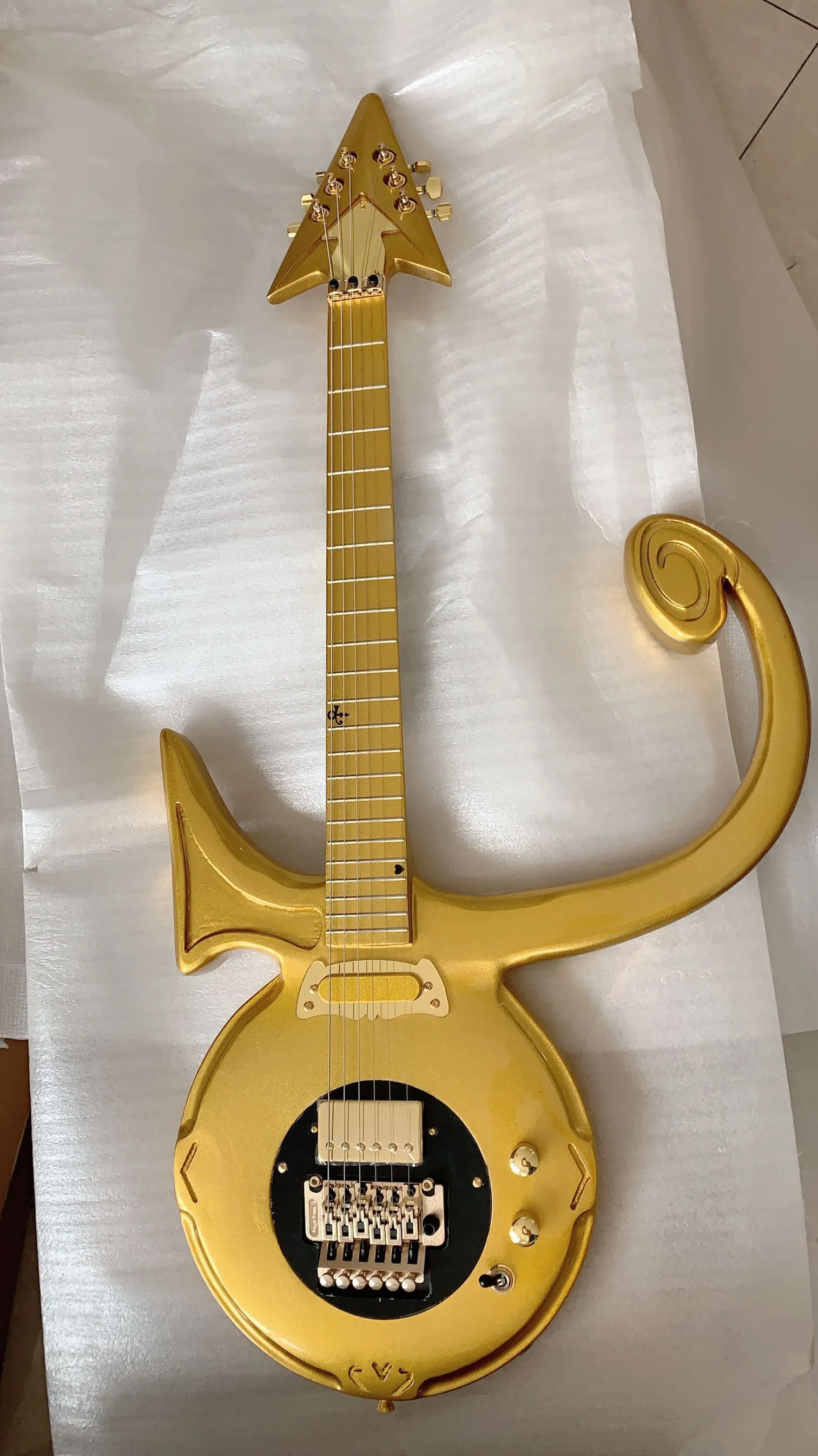 Símbolo Príncipe ouro Gold Guitar personalizado Hardware feita Símbolo abstrato do ouro Chuva guitarra Allguitar tomada de fábrica China fez Guitars