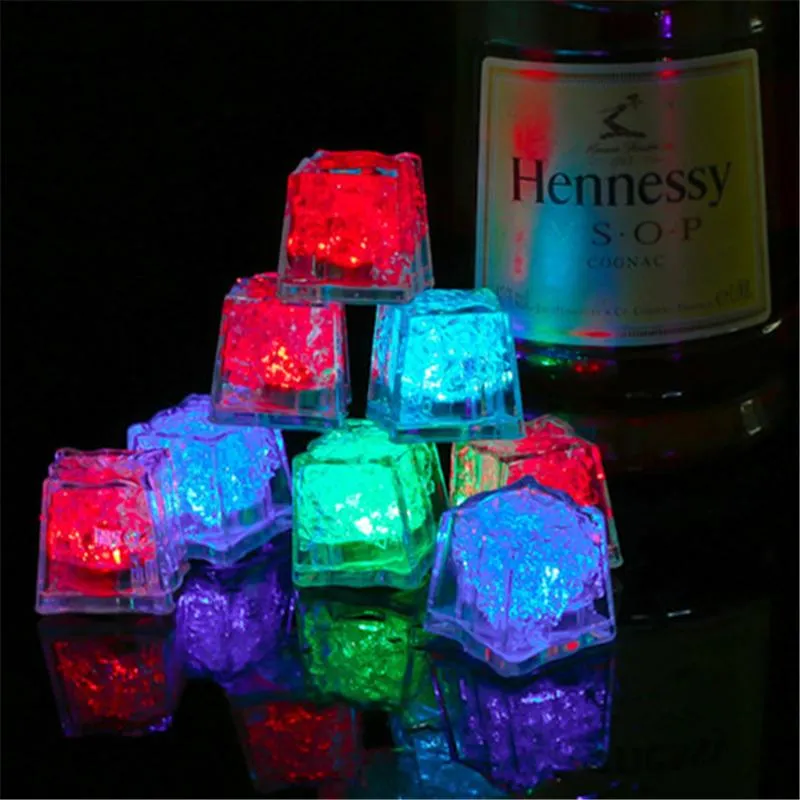 LED Ice Cubes Bar Fast Slow Flash Auto Changing Crystal Cube Vattenaktiverad Light-up 7 Färg för romantisk festbröllop