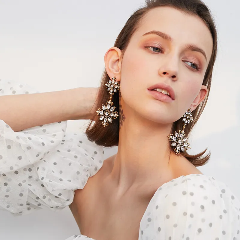 Vendita calda 2019 nuovi orecchini stile corte femminile orecchini pendenti intagliati retrò personalità temperamento esagerato