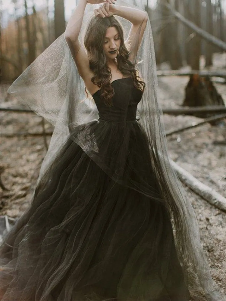 Vintage Gothic Black Country Wedding Dress With Strapless Long