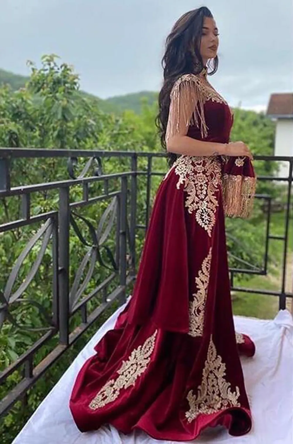 Outfit in arabic 2025