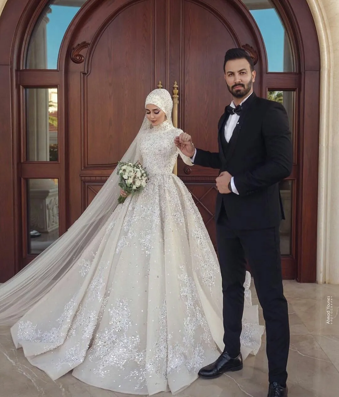 Sequin Muslim Wedding Dress with Hijab A Line Chapel Train Tulle Bridal Gown Crystal Embellished Long Sleeve High Neck Plus Size 2024