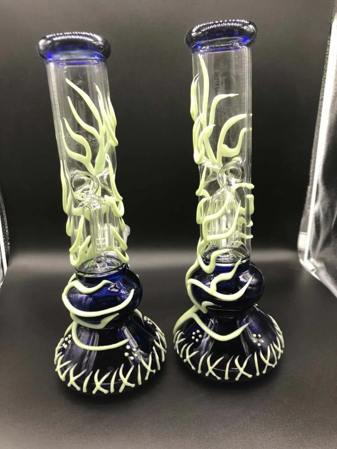 25CM 10 pouces Premium Glow in the Dark Couleur assortie Teal Vein Narguilé Pipe à eau Bang Bongs en verre avec 14mm Downstem et Bowl Prêt à l'emploi