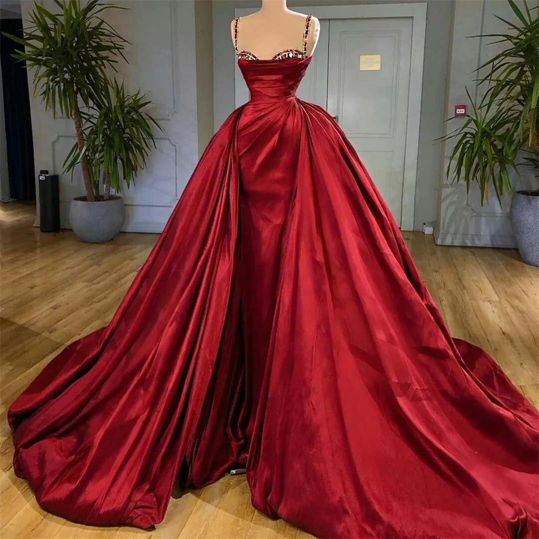 2021 Vestidos de noche de espagueti rojo Mujeres de talla grande Vestidos de fiesta formales Sweetheart Elegant Long Vestido de Novia