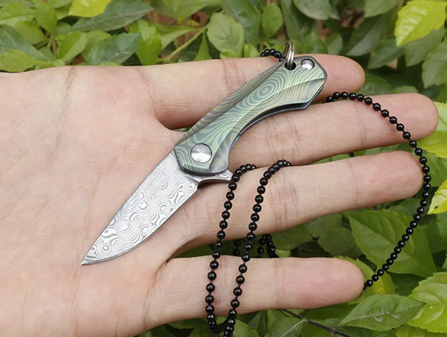 New VG10 Damascus Steel Mini Small Flipper Folding Knife EDC Necklack Chain Knives Green TC4 Titanium Alloy Handle