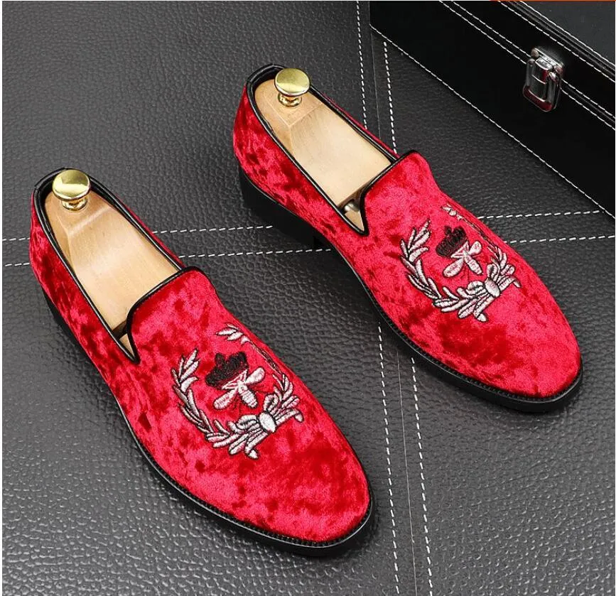 New mens fashion velvet embroidery loafers pointed toe slip on flat casual shoes driving mocassins red black shoes EUR38-43