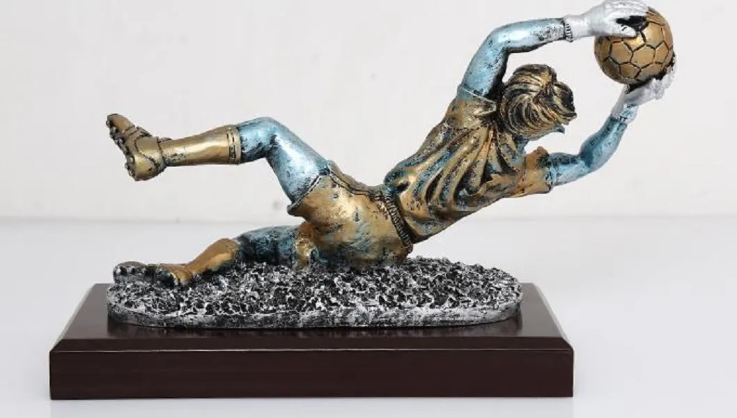 Football Player Statue Soccer Figurines Resin Sculpture Crafts Athlete  Ornaments for Home Living Room Porch Office Desktop