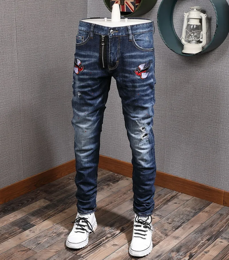 Cool Guy Biker Jeans Bleach Distressed Paint Bird Patch Accent Damaged Slim Fit Cowboy Pantalon Men238K