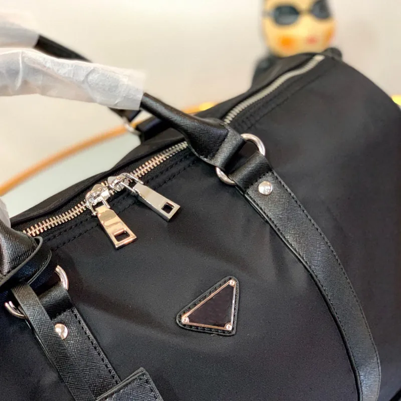 Fashion Black Nylon Duffle Bag 42cm Luggage Bags Men Women Shoulder Travel Sports Bag Large Capacity Waterproof Duffel Handbag Adj273D
