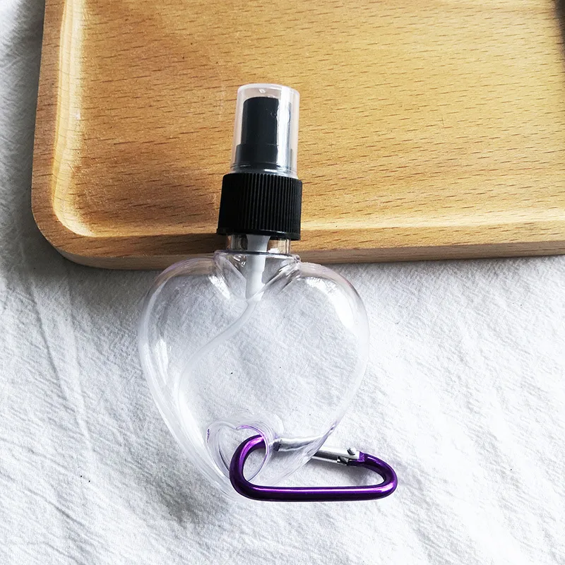 Flacon pulvérisateur rechargeable vide de 50 ml avec crochet pour porte-clés clair bouteille d'huile de désinfectant pour les mains en plastique d'amour transparent pour le voyage en stock