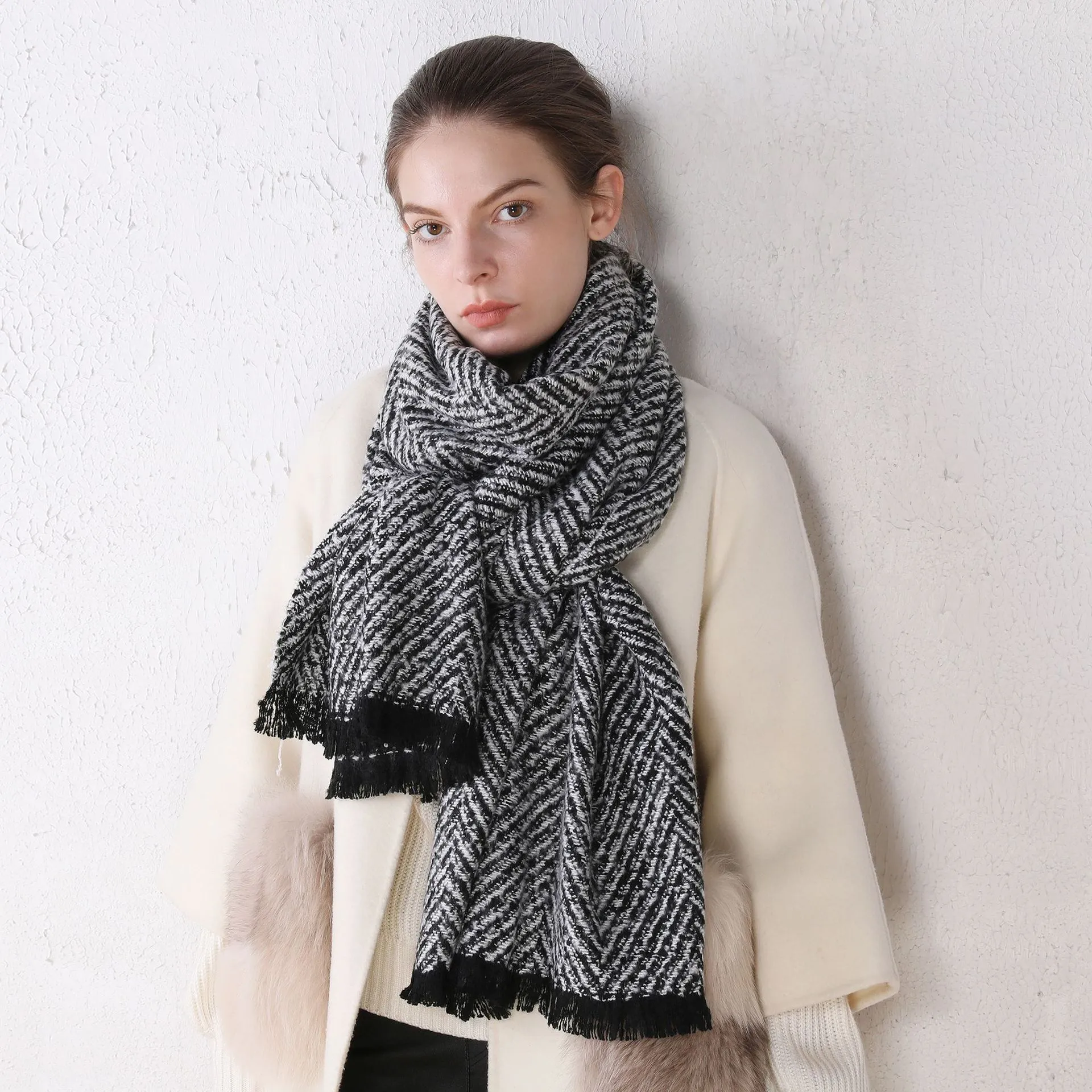 autumn Foreign manufacturers Spot herringbone cashmere scarves warm woman Europe and za new autumn and winter solid color shawl scarves