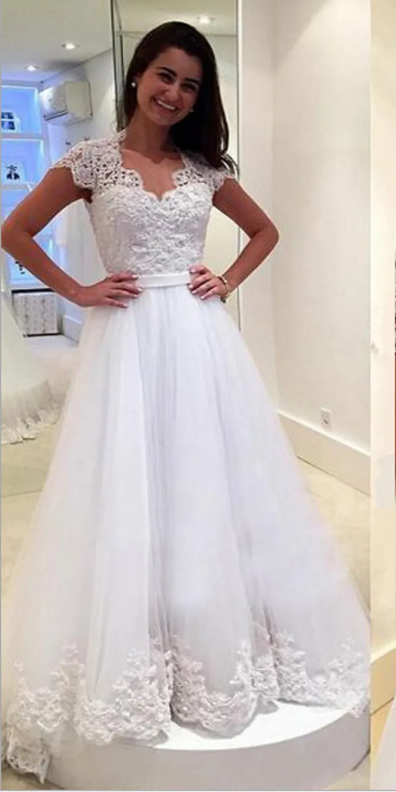 Zwangerschap Women Princess Bridal Jurns Illusion Back Covered Buttons Court Train Spring bescheiden witte kanten trouwjurken aanpassen