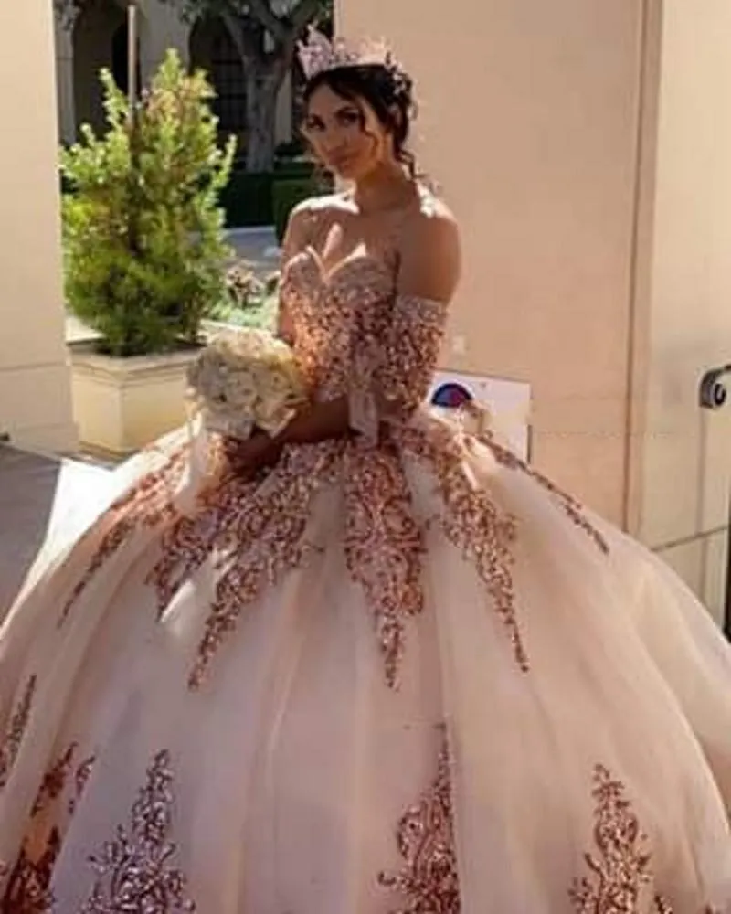 2022 روز الذهب مطرزة جديد استحى الشمبانيا الكرة ثوب فساتين quinceanera الحبيب الترتر الدانتيل طويلة الأكمام الأورجانزا حزب حفلة موسيقية فساتين السهرة