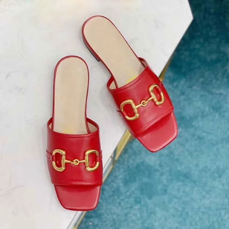 Summer flat-soled slippers soft-soled women`s sandals casual fashion open-toed metal buckle red-soled slippers