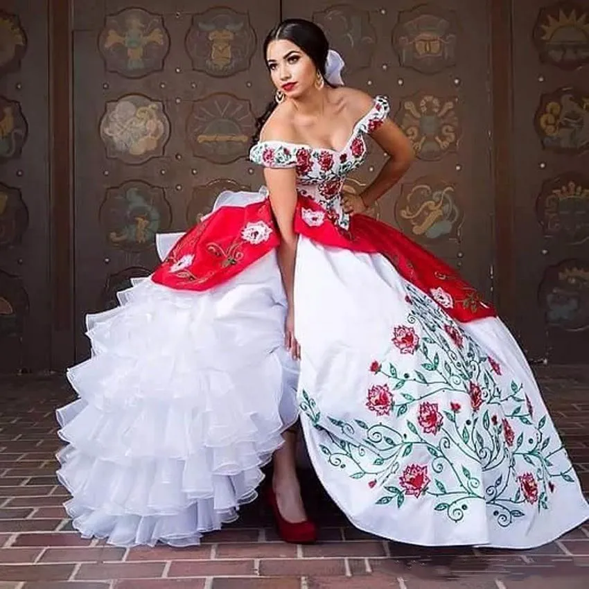 Messico tradizionale ricamo Quinceanera abiti da ballo 2022 rosso e bianco abito da ballo di cristallo con spalle scoperte dolce 16 abito 15 anni ballo di fine anno abiti in maschera