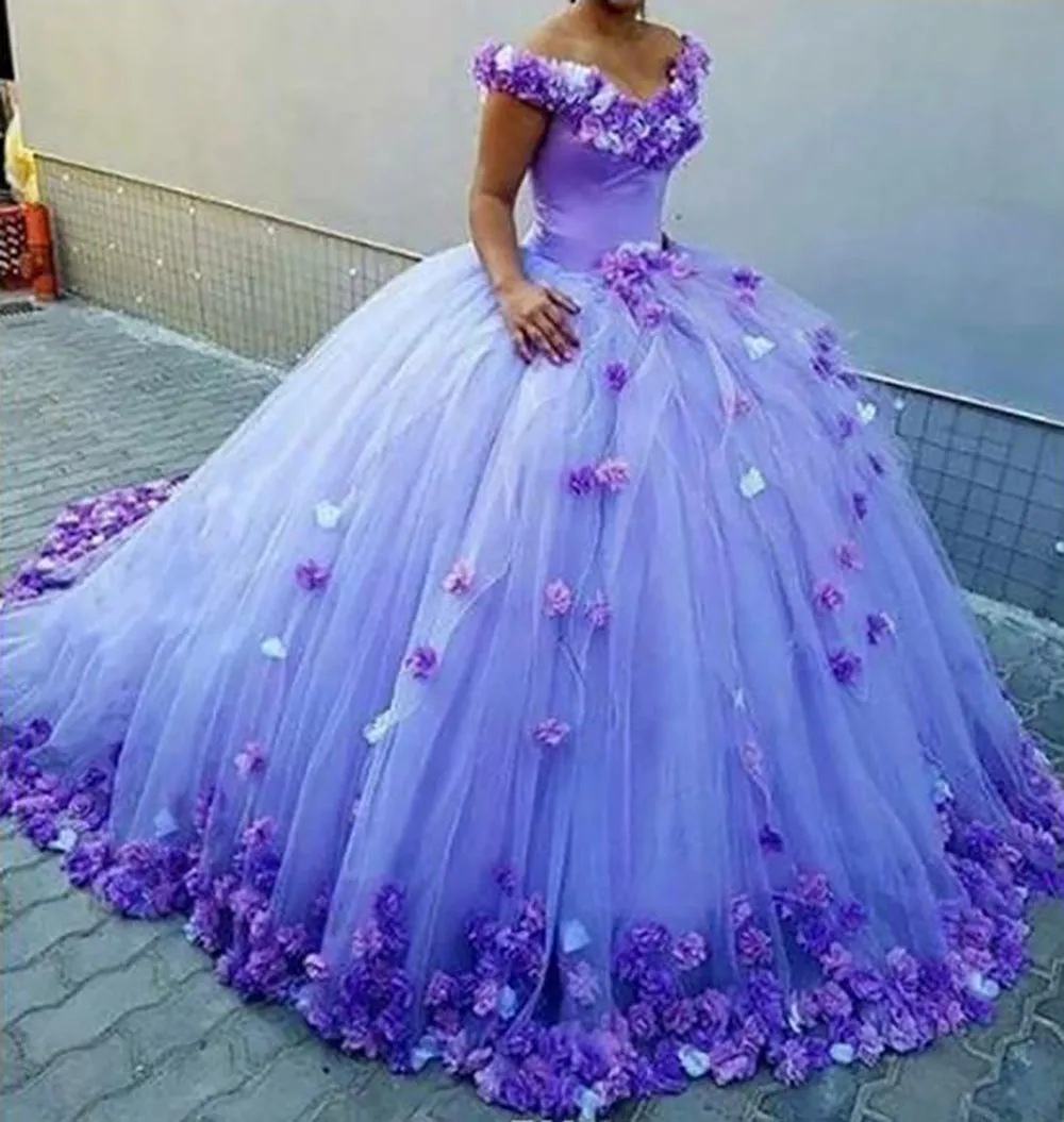 2021 Księżniczka Lawenda Off Ramię Quinceanera Sukienki 3D Rose Flowers Aplikacje Puffy Ball Suknia Słodkie 16 Urodziny Prom Party Dress