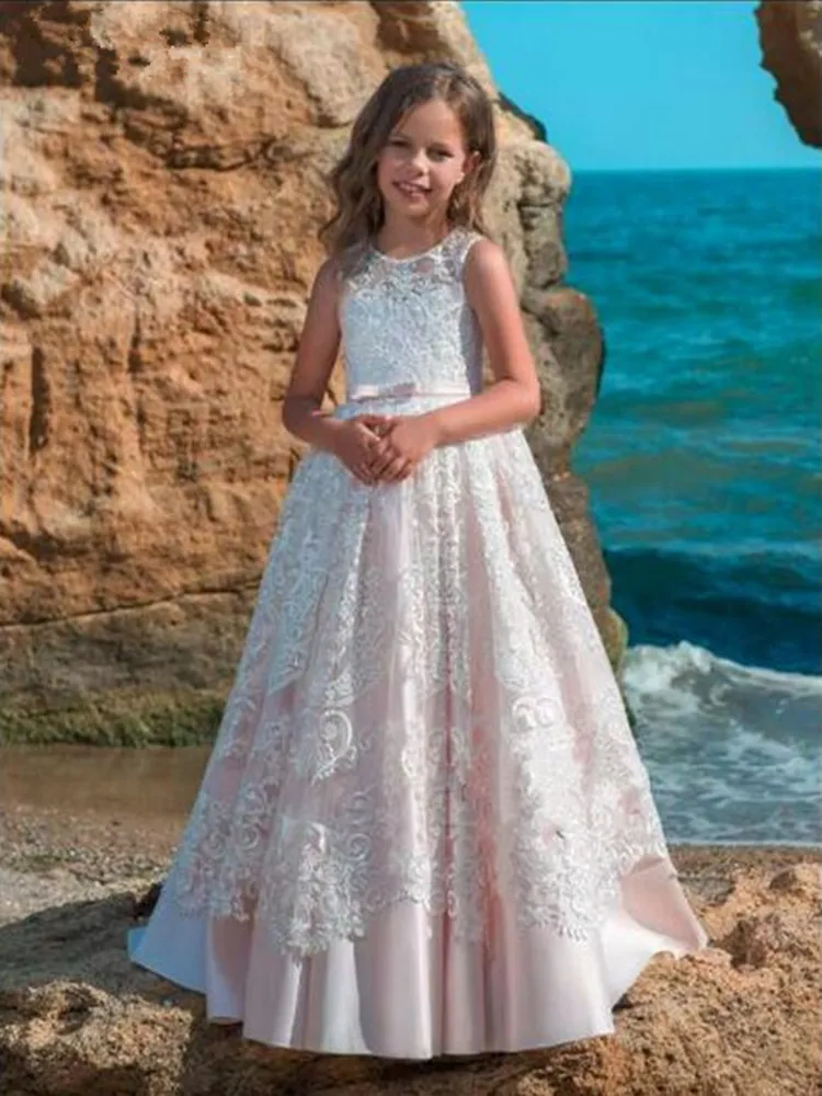 2021 Novos vestidos de meninas de flor barato para casamentos mangas curtas rendas cor-de-rosa 3D apliques frisado backless aniversário infantil menino vestidos de pageant