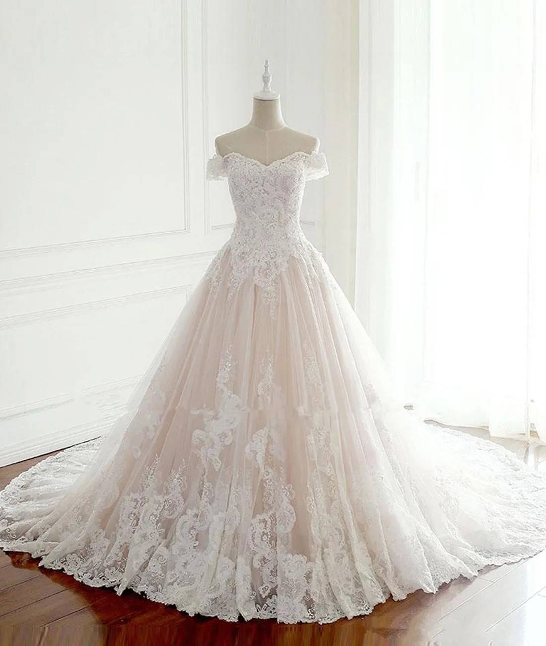 Elegant New Plus Size Princess Dresses Off Shoulder Lace Applique Turkey Tulle Sweep Train Cheap Wedding Dress Bride Gowns