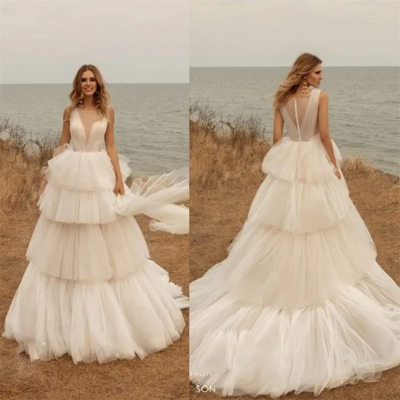 Robes de mariée élégantes plage à plusieurs niveaux froncé tulle bijou pure sans manches une ligne robe de mariée sur mesure balayage train robe de mariée pas cher