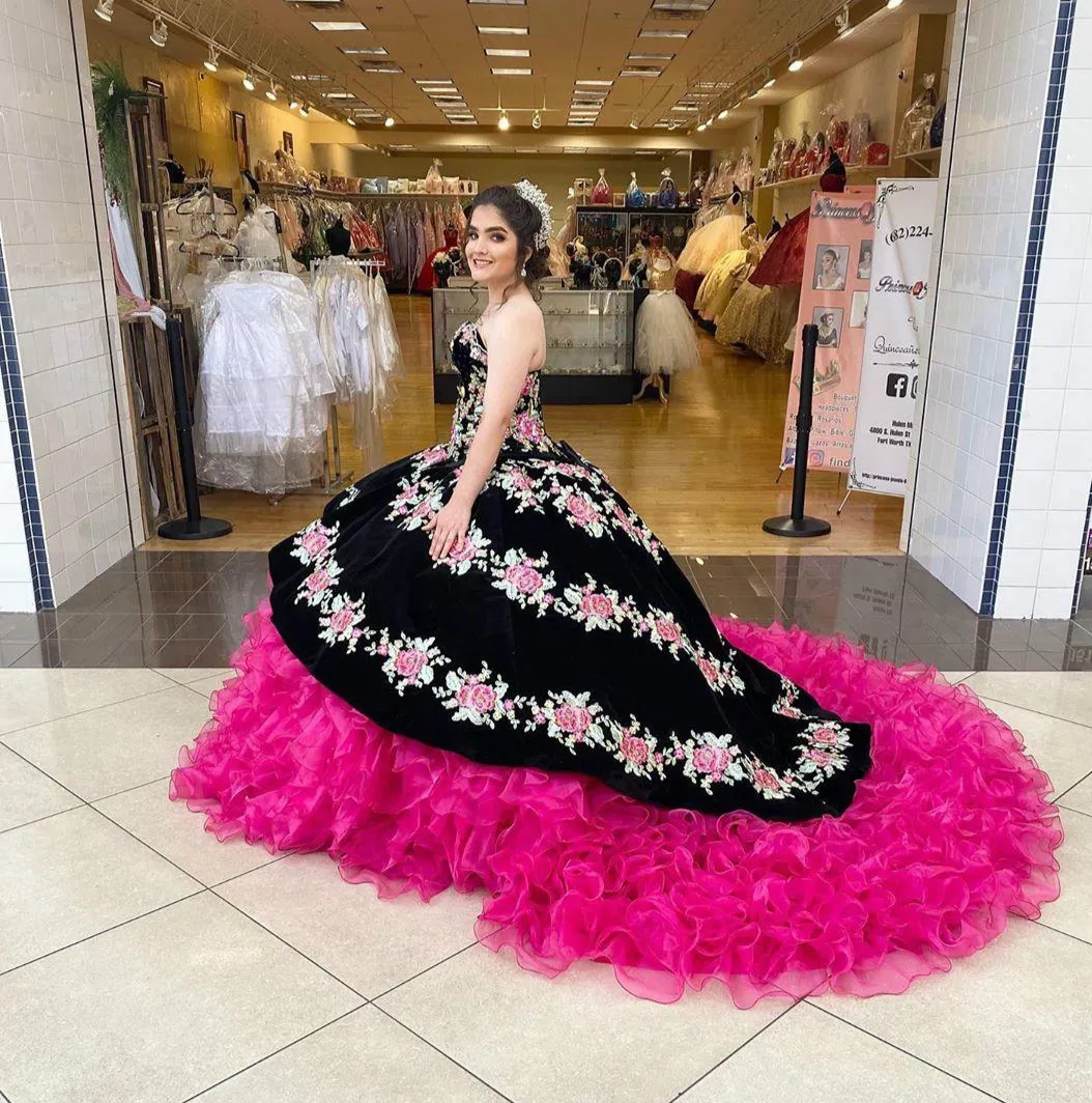 2020 Vintage Mexican Fuchsia Quince Dress With Embroidery Ball