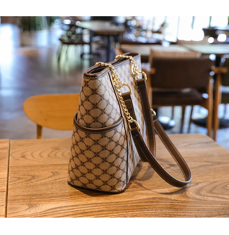 Bags Women handbags Casual fashion ladies bag Small Mom`s bag Cross Body Shoulder Bags Totes designer handbags Luxury High quality PVC A8811