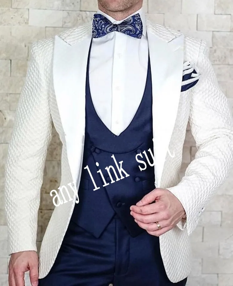 Новое поступление на одну кнопку IVORY Pattern Groom Tuxedos Peak Peake Groomsmen Мужские костюмы свадебные / выпускные / ужин Blazer (куртка + брюки + жилет + галстук) K558